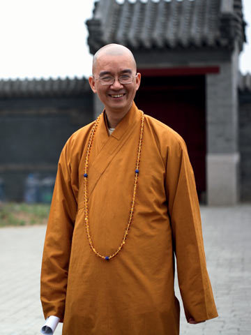 【서울=뉴시스】최근 중국 베이징 룽취안사 주지 스님이자 불교협회장인 쉐청(學誠·52)이 여러명의 여제자를 성폭행했다고 주장이 제기됐다. 천년 사찰의 유명 승려가 여제자를 성폭행한 것으로 고발당하는 등 미투 (MeToo·나도 당했다) 운동이 불교계까지 확산되고 있다. 쉐청 주지의 자료사진. (사진출처: 바이두)