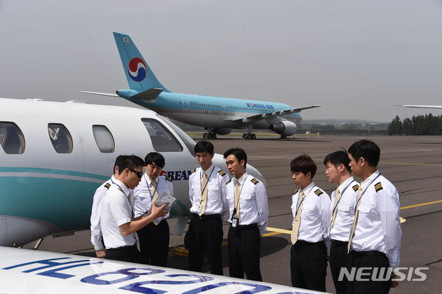 [귀하신 몸 '조종사']항공기 도입 가속화…국내외서 모셔가기 치열