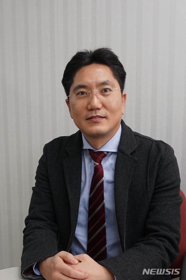 【서울=뉴시스】3일 장수현 오파스넷 대표이사는 서울 여의도에서 개최된 기자간담회에서 "4차 산업혁명과 곧 도입될 5G 기술은 오파스넷에 기회가 될 것"이라며 "2020년 매출 2000억원이 목표"라고 포부를 밝혔다.&nbsp; (사진=오파스넷)&nbsp; 2018.08.03. photo@newsis.com