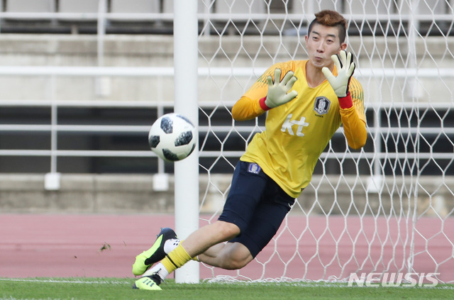 【고양=뉴시스】김진아 기자 = 3일 오후 경기 고양종합운동장에서 2018 자카르타-팔렘방 아시안게임에 출전하는 한국 U-23 축구대표팀 조현우가 훈련을 하고 있다. 2018.08.03.&nbsp; bluesoda@newsis.com