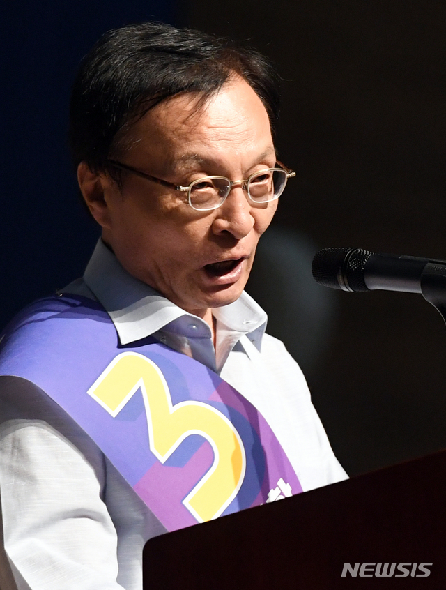 【광주=뉴시스】신대희 기자 = 4일 광주 서구 김대중컨벤션센터 다목적홀에서 열린 더불어민주당 당대표 후보 합동연설회에서 이해찬 후보가 지지를 호소하고 있다. 2018.08.04.&nbsp; sdhdream@newsis.com