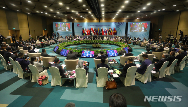 【싱가포르=뉴시스】배훈식 기자 = 4일 오후 싱가포르 엑스포 컨벤션센터에서 강경화 외교부 장관을 비롯한 각 국 외교 대표들이 참석하는 2018 아세안외교안보포럼(ARF)이 열리고 있다. 2018.08.04. dahora83@newsis.com