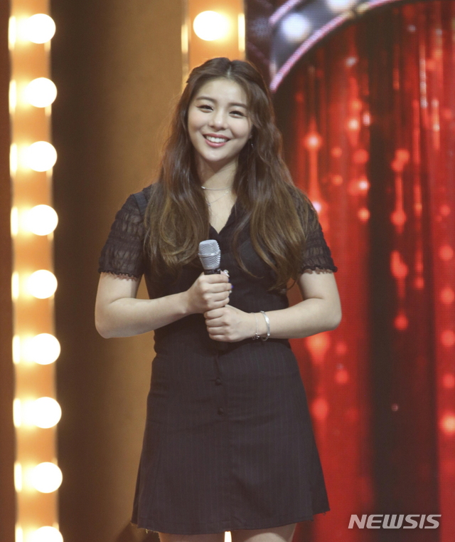 【서울=뉴시스】JTBC 예능 프로그램 '히든싱어5'에 출연한 가수 에일리