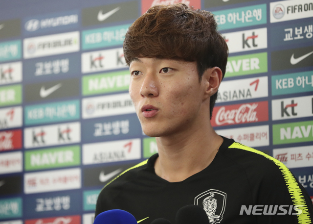 【파주=뉴시스】최진석 기자 = 2018 자카르타-팔렘방 아시안게임에 출전하는 남자 축구 대표팀 황의조가 6일 오후 경기 파주시 축구국가대표팀 트레이닝센터(NFC)에서 인터뷰를 하고 있다. 2018.08.06.myjs@newsis.com