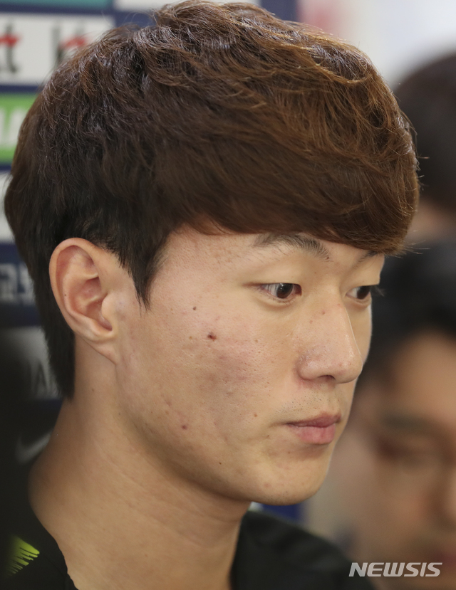【파주=뉴시스】최진석 기자 = 2018 자카르타-팔렘방 아시안게임에 출전하는 남자 축구 대표팀 황의조가 6일 오후 경기 파주시 축구국가대표팀 트레이닝센터(NFC)에서 인터뷰를 하고 있다. 2018.08.06.myjs@newsis.com