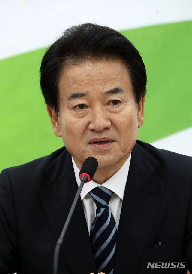 【서울=뉴시스】홍효식 기자 = 민주평화당 정동영 대표가 8일 오전 서울 여의도 국회에서 열린 최고위원-국회의원 연석회의에 참석해 모두발언을 하고 있다. 2018.08.08. yesphoto@newsis.com
