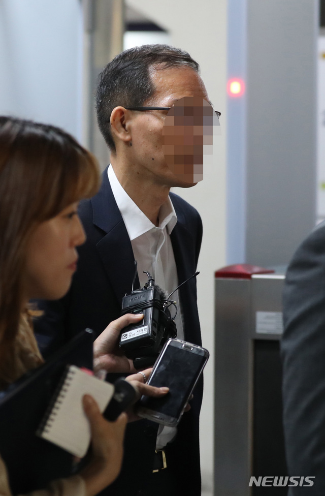 【서울=뉴시스】전진환 기자 = 드루킹의 최측근인 도모 변호사가 지난 8월8일 오전 서울 서초동 서울중앙지법에서 영장실질심사를 마치고 나오고 있다. 2018.08.08. amin2@newsis.com