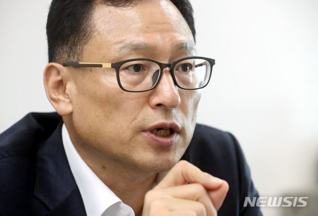 【서울=뉴시스】박영태 기자 = 6일 오후 서울 영등포구 여의도 신한금융투자 여의도 본사에서 양기인 신한금융투자 리서치센터장이 뉴시스와 인터뷰를 하고 있다. 2018.08.09.since1999@newsis.com