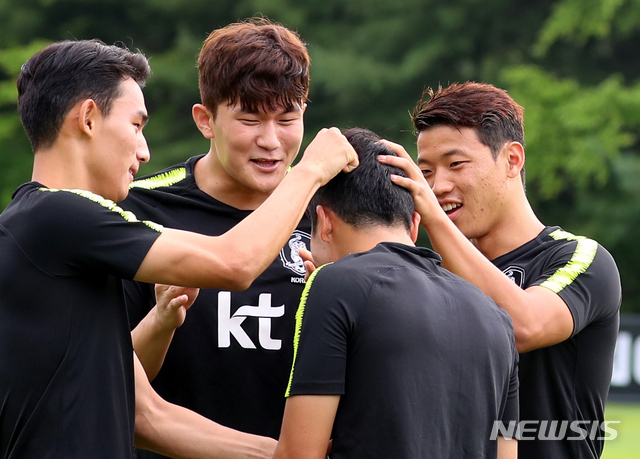 관중석에서 지켜본 김민재 “다음 경기에서 2~3배로 뛸 것”