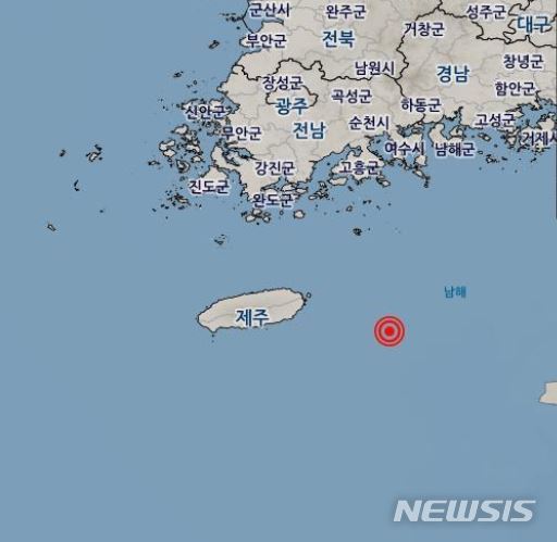 【제주=뉴시스】배상철 기자 = 10일 제주 서귀포 인근 해역에서 발생한 지진 진앙. 2018.08.10. (사진=기상청 제공) bsc@newsis.com