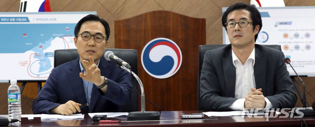 【대전=뉴시스】강종민 기자 = 김재일 관세청 조사감시국장이 10일 오후 정부대전청사에서 북한산 석탄 위장 반입사건에 대한 수사결과 등을 설명하고 있다. 2018.08.10.  ppkjm@newsis.com