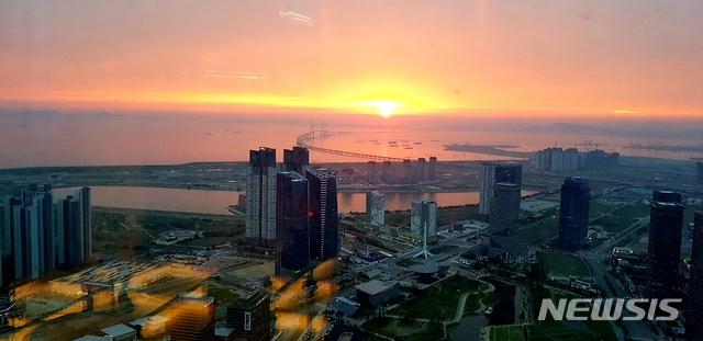 오크우드 프리미어 인천에서 본 서해 낙조