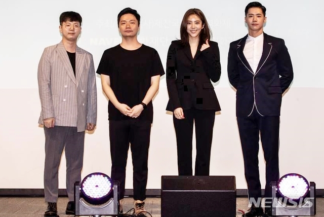 【제천=뉴시스】이성기 기자 = 지난 10일 오후 9시 충북 제천 청풍리조트 레이크호텔에서 열린 14회 제천국제음악영화제 ‘JIMFF 어워즈’에서 수상자들이 기념촬영을 하고 있다. 왼쪽부터 윤중 음악감독, 김태성 음악감독, 배우 손담비, 배우 오종혁이다.2018.08.11(사진=제천시 제공) photo@newsis.com