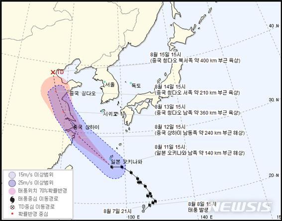 【서울=뉴시스】이예슬 기자 = 11일 기상청에 따르면 이날 오후 3시 기준 야기는 일본 오키나와 남쪽 약 140㎞ 부근 해상에 위치해 있다. 중심기압은 994hpa(헥토파스칼)로 최대풍속은 초속 19m, 시속 68㎞다. 강도는 '약', 크기는 '소형'으로 현재 서쪽 방향 시속 27km로 이동하고 있다. (제공=기상청) 