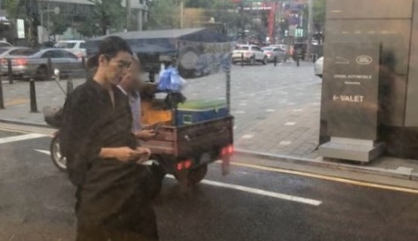 영화배우 김우빈, 근황 포착···비인두암 투병 