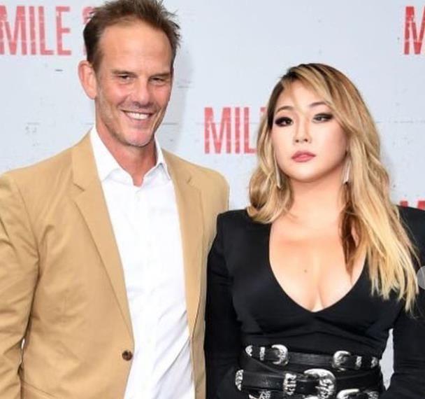 피터 버그(왼쪽), 씨엘