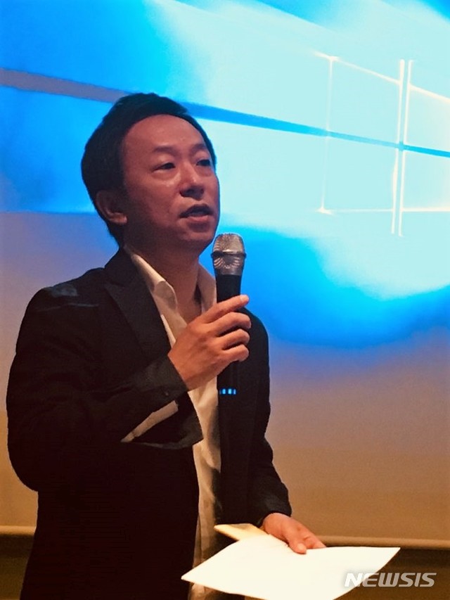 【서울=뉴시스】 박현주 미술전문기자 = 13일 오전 11시 서울시내 한식당에서 이제임스 광주비엔날레 전시부장이 11명이 큐레이터의 7개 주제전에 대해 소개하고 있다.