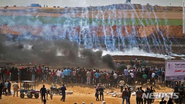 올 5월 가자 지구 팔레스타인 사람들의 이스라엘 봉쇄선 '육박 돌파' 저항운동 당시 대치 모습&nbsp; 
