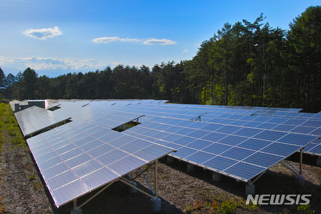 【뉴시스】최근 태양광 발전시설이 산지와 농경지로 우후죽순 들어서 집단민원이 빈번히 제기되면서 사회적 갈등을 불러일으키는 ‘민원 발전소’라는 오명을 받고 있다. 