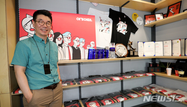 【서울=뉴시스】고범준 기자 = 추형준 여기어때 액티비티 사업 총괄 팀장이 2일 오후 서울 강남구 위드이노베이션 사옥에서 뉴시스와 인터뷰에 앞서 포즈를 취하고 있다. 2018.08.15. bjko@newsis.com