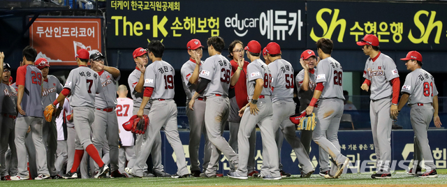 '이범호 결승 만루포' KIA, LG 제압…넥센, 롯데에 진땀승