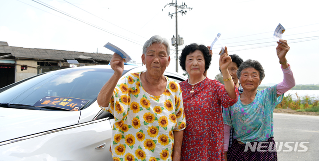 【논산=뉴시스】 논산 ‘동고동락 효도택시’. (사진=논산시청 제공)