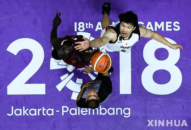 【자카르타=신화/뉴시스】일본-카타르의 아시안게임 경기 장면