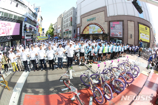 【대구=뉴시스】김덕용 기자 = '원 코리아 피스로드 2018 대구 통일대장정' 행사가 19일 대구 중구 동성로 상설 야외무대에서 열렸다. 사진은 행사 모습 2018. 08. 19. (사진=피스로드 2018 조직위원회 제공)  photo@newsis.com