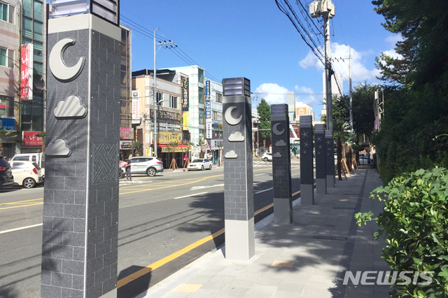 【울산=뉴시스】구미현 기자 = 울산시 동구는 울산과학대학교 정문에서 화정공원 구간인 대학길 0.7km구간을 '대학길 낭만의 거리'로 조성했다고 20일 밝혔다. 2018.08.20. (사진=울산시 동구 제공)photo@newsis.com