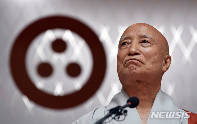 【서울=뉴시스】 21일 서울 조계사에서 총무원장직의 사의를 표명한 설정스님이 마지막 기자회견을 열고 있다. 2018.08.21. (사진=서울신문 제공) photo@newsis.com