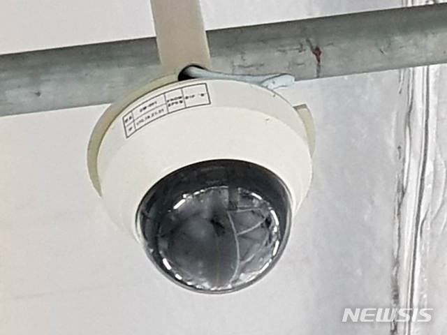 【창원=뉴시스】김기진 기자 = 경남 도내 대형마트의 지하 주차장에 설치된 폐쇄회로(CC)TV . 사진은 본 기사와 무관합니다. 2018.08.22. sky@newsis.com
