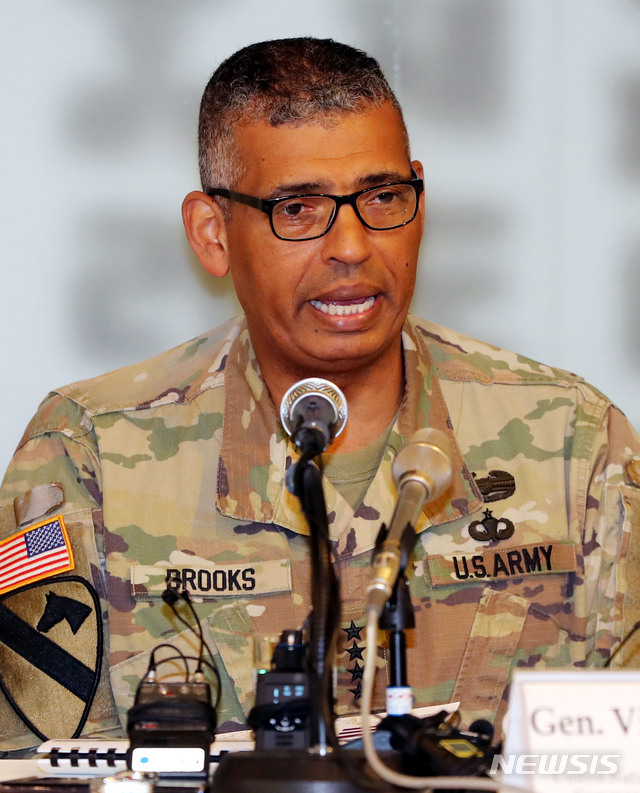 【서울=뉴시스】박주성 기자 = 빈센트 브룩스 주한미군사령관이 22일 오전 서울 중구 한국프레스센터에서 열린 외신기자클럽 초청 간담회에서 발언을 하고 있다. 2018.08.22.&nbsp; park7691@newsis.com