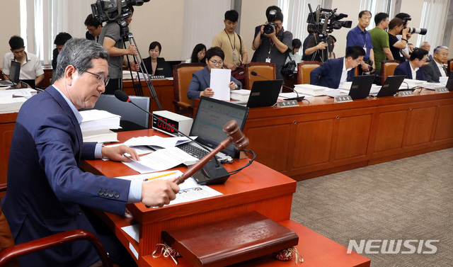 [종합]"내가 씹던 껌 씹어" "머리 박아"…국감서 드러난 '갑질' 백태