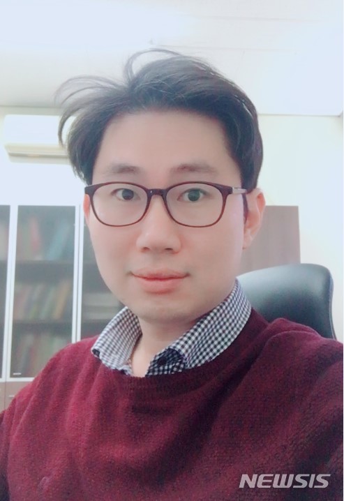 사진은 포스텍 이효민 교수.
