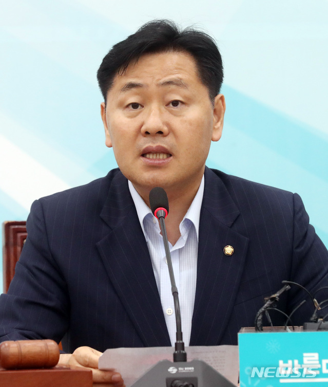 【서울=뉴시스】박영태 기자 = 23일 오후 서울 영등포구 여의도 국회에서 진행된 바른미래당 태풍대비 긴급 원내대책회의에서 김관영 원내대표가 발언하고 있다. 2018.08.23.since1999@newsis.com