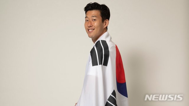 한국 8강 진출 축하하며 손흥민 사진 게재한 토트넘 [사진출처: 토트넘 트위터 캡처]