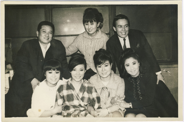 【서울=뉴시스】 뒷줄 왼쪽부터 시계 방향으로 최희준 한명숙 유주용, 박재란, 현미, 윤복희, 이금희. 2018.08.24. (사진 = 대중음악평론가 박성서 씨 제공)&nbsp;&nbsp; 