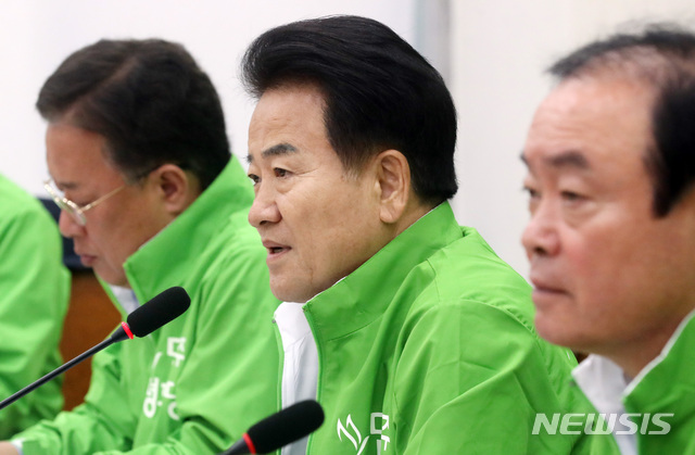 【서울=뉴시스】박영태 기자 = 24일 오전 서울 영등포구 여의도 국회에서 진행된 민주평화당 제3차 최고위원·국회의원 연석회의에서 정동영 대표가 발언하고 있다. 2018.08.24.since1999@newsis.com