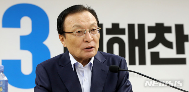 【서울=뉴시스】홍효식 기자 = 더불어민주당 이해찬 당대표 후보가 24일 오전 서울 여의도 국회 의원회관에서 기자간담회를 하고 있다. 2018.08.24. yesphoto@newsis.com