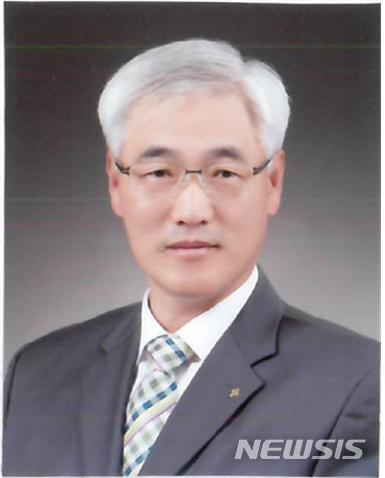 【서울=뉴시스】이예슬 기자 = 청와대는 신임 기상청장에 김종석(60) 경북대학교 천문대기학과 객원교수를 임명했다고 26일 밝혔다. (제공=기상청)