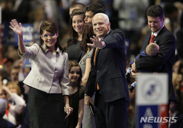 美정치인들, 여야 넘어 매케인 별세 애도…"위대한 챔피언 잃었다" 