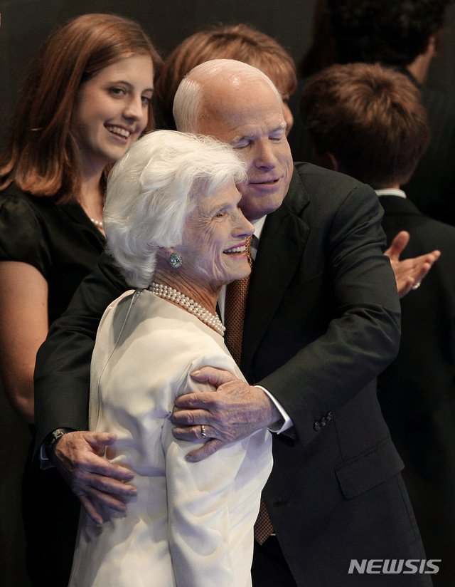 매케인 상원의원은 누구?…영웅·독불장군이었던 美보수의 양심 