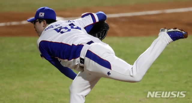 【자카르타(인도네시아)=뉴시스】최진석 기자 = 26일 오후 인도네시아 자카르타 겔로라 붕 카르노(GBK) 야구장에서 열린 '2018 자카르타·팔렘방 아시안게임' 야구 B조 대만과 대한민국의 경기. 대만 1회초 대한민국 선발 투수 양현종이 역투하고 있다. (Canon EOS-1D X Mark Ⅱ EF200-400 f4.5-5.6 IS Ⅱ USM ISO 6400, 셔터 1/800, 조리개 4) 2018.08.26.&nbsp; myjs@newsis.com 