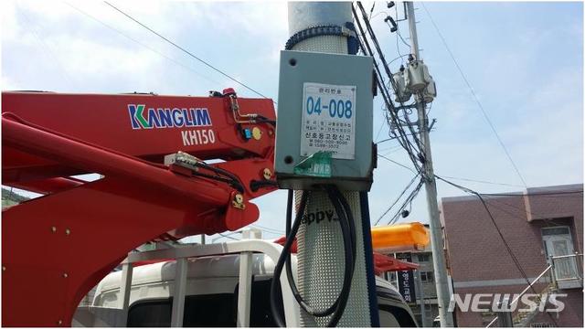  【부산=뉴시스】허상천 기자 = 부산시는 27일부터 열흘간 부산시 전역에 설치된 경보신호등 7044조와 경보신호제어기 2166대에 대한 효용성 등에 대해 전수조사에 나선다. 2018.08.27. (사진 = 부산시 제공) photo@newsis.com