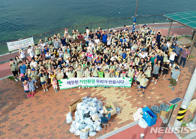 볼보건설기계코리아, 깨끗한 귀산해변 만들기' 활동