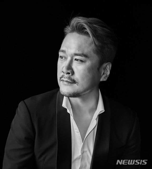 【수원=뉴시스】김경호 기자= 9월7일 경기 수원 광교호수공원 스포츠클라이밍장 잔디광장에서 열리는 '2018 수원재즈페스티벌'에 참여하는 발라드와 소울의 황제 JK김동욱.