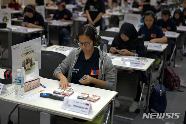 국제기억력대회서 세계新 탄생…12초만에 카드 52장 외워 