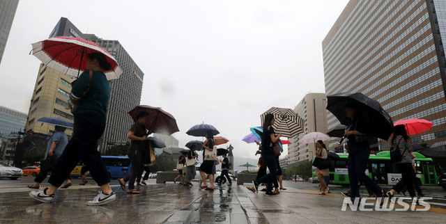 중부지방 호우특보…천둥번개 동반 40㎜ 이상 강한 비