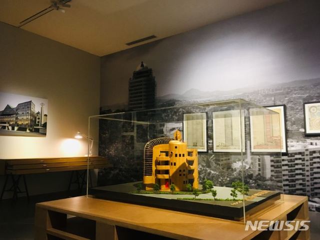 【서울=뉴시스】김중업 다이얼로그 전시장 전경