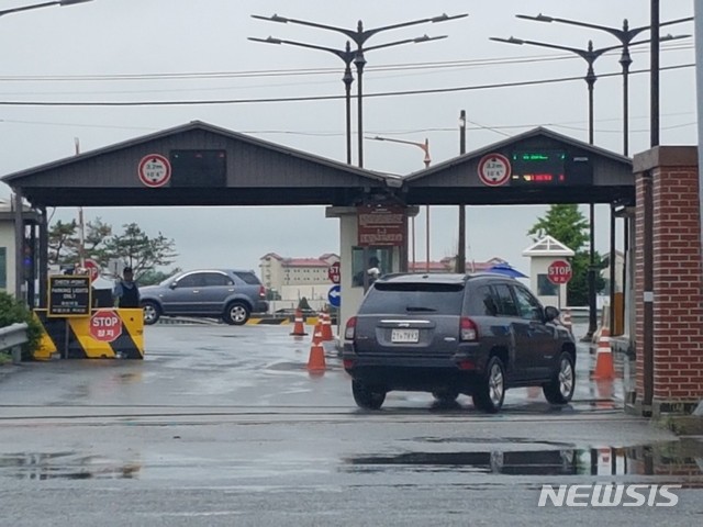 【평택=뉴시스】 정숭환 기자 = 경기 평택시 팽성읍 안정리 미군 험프리지(K-6) 게이트 모습